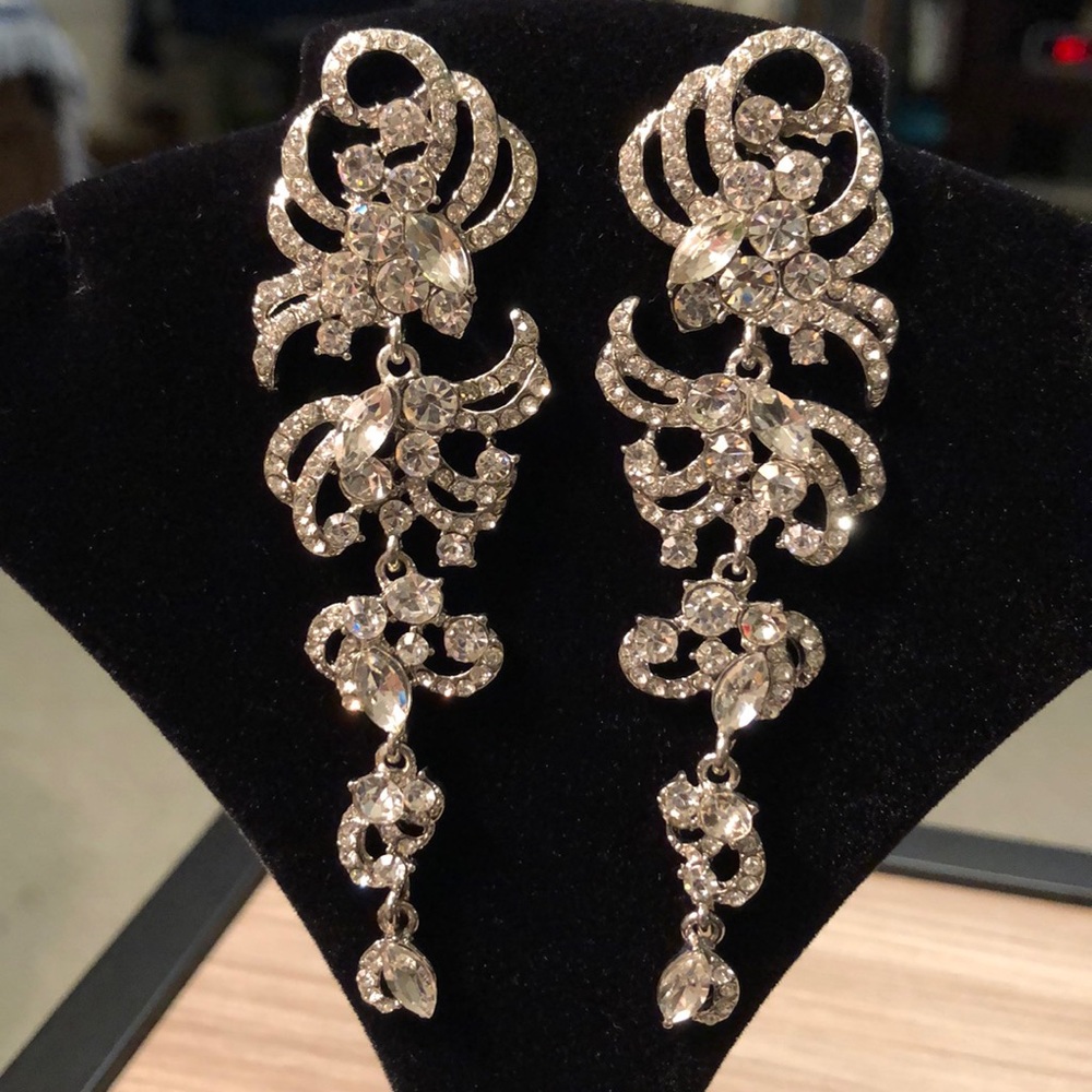 💃 Crystal Rhinestone Silver 3 3/4” Long Earrings